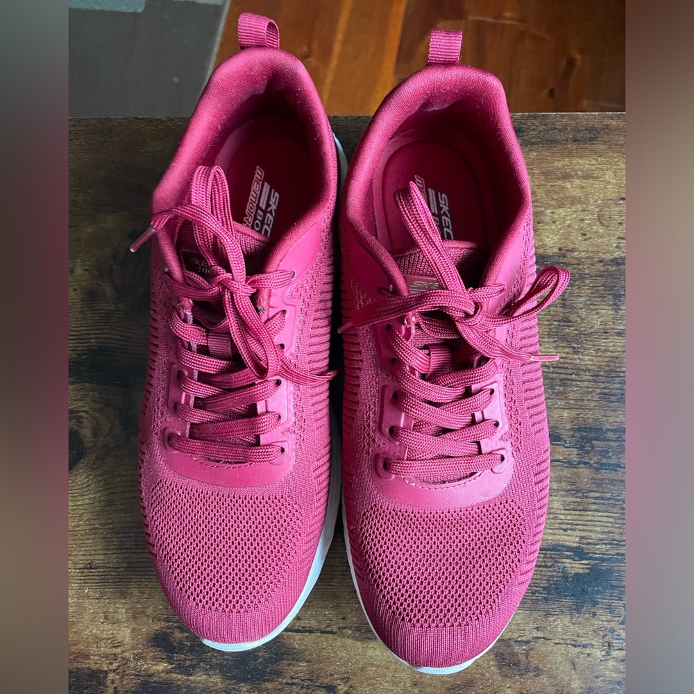 Sketcher’s Size 8.5 Women’s Sneakers.